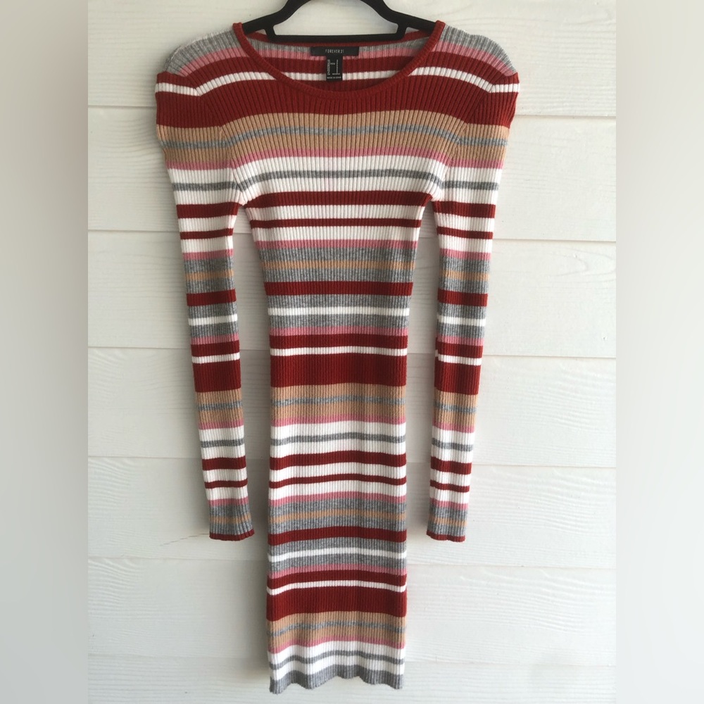 Es talla S/P tiene 5 colores y es stretch.